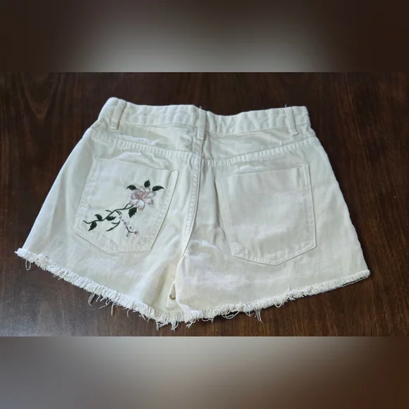 Zara Basic Embroidered Denim Shorts Z1975 Size 04 - Picture 3 of 9